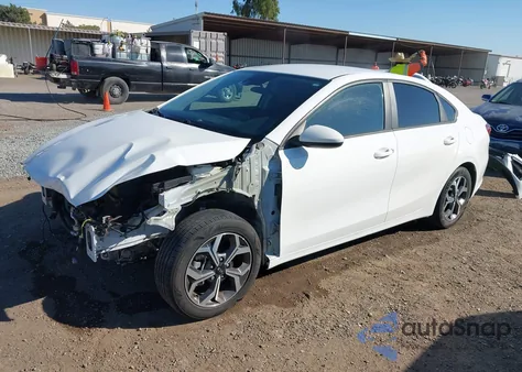2021 Kia Forte Lxs z USA, uszkodzony, nr VIN 3KPF24AD8ME374978